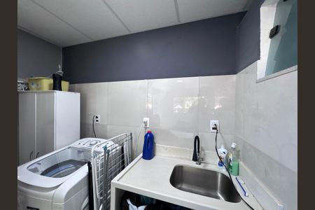 Casa de condomínio à venda com 300m², 4 quartos e 2 vagasÁrea de Serviço