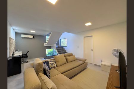 Casa de condomínio à venda com 300m², 4 quartos e 2 vagasSala