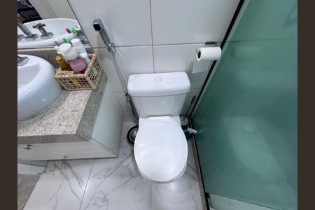 Casa de condomínio à venda com 300m², 4 quartos e 2 vagasSuíte 1 - Banheiro