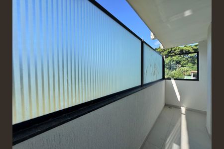 Casa de condomínio à venda com 300m², 4 quartos e 2 vagasSuíte 2 - Varanda