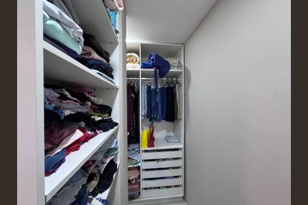 Casa de condomínio à venda com 300m², 4 quartos e 2 vagasSuíte 1  - Closet