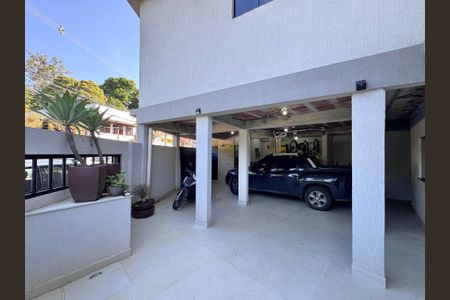 Casa de condomínio à venda com 300m², 4 quartos e 2 vagasÁrea externa