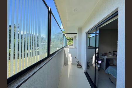 Casa de condomínio à venda com 300m², 4 quartos e 2 vagasSuíte 1 - Varanda