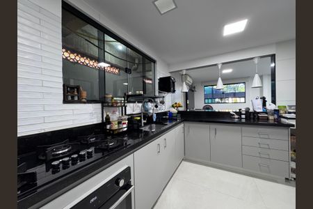 Casa de condomínio à venda com 300m², 4 quartos e 2 vagasCozinha