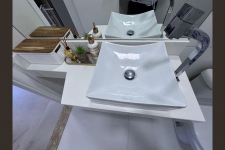 Casa de condomínio à venda com 300m², 4 quartos e 2 vagasLavabo