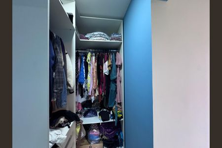 Casa de condomínio à venda com 300m², 4 quartos e 2 vagasSuíte 2 - Closet