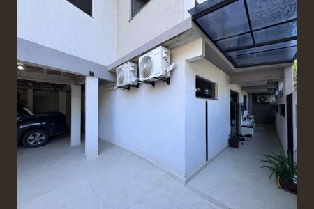 Casa de condomínio à venda com 300m², 4 quartos e 2 vagasÁrea externa