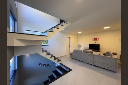 Casa de condomínio à venda com 300m², 4 quartos e 2 vagasSala