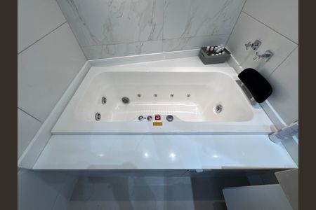 Casa de condomínio à venda com 300m², 4 quartos e 2 vagasSuíte 3 - Banheiro