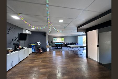 Casa de condomínio à venda com 300m², 4 quartos e 2 vagasSalão