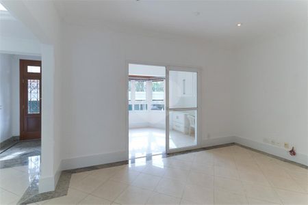 Casa à venda com 4 quartos, 330m² em Santo Amaro, São Paulo