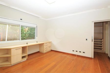 Casa à venda com 4 quartos, 525m² em Interlagos, São Paulo