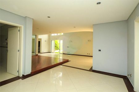 Casa à venda com 4 quartos, 525m² em Interlagos, São Paulo