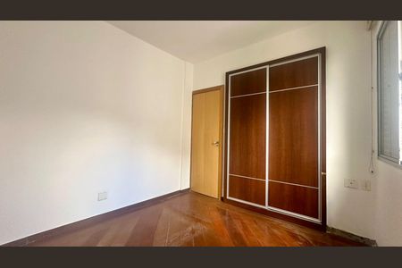 Apartamento à venda com 242m², 5 quartos e 3 vagas Apartamento à venda com 242m², 5 quartos e 3 vagasQuarto