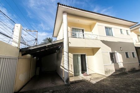 Casa de condomínio para alugar com 128m², 4 quartos e 2 vagas Casa de condomínio para alugar com 128m², 4 quartos e 2 vagasFachada da casa
