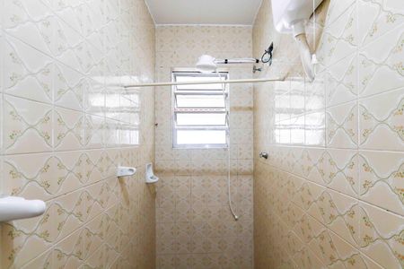 Banheiro de casa para alugar com 1 quarto, 45m² em Jardim Raposo Tavares, São Paulo