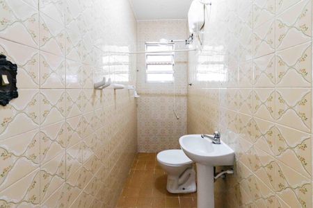 Banheiro de casa para alugar com 1 quarto, 45m² em Jardim Raposo Tavares, São Paulo