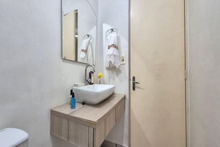 Casa à venda com 130m², 3 quartos e 2 vagasBanheiro