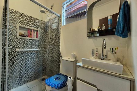 Casa à venda com 130m², 3 quartos e 2 vagasBanheiro da Suíte