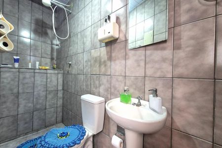 Casa à venda com 130m², 3 quartos e 2 vagasBanheiro de Serviço