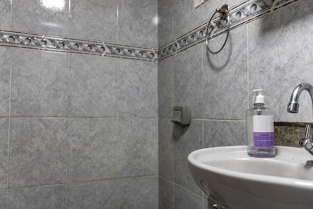 Casa para alugar com 95m², 3 quartos e 2 vagasBanheiro Social