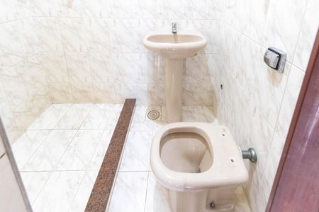 Casa para alugar com 346m², 3 quartos e 3 vagas Casa para alugar com 346m², 3 quartos e 3 vagasBanheiro Social