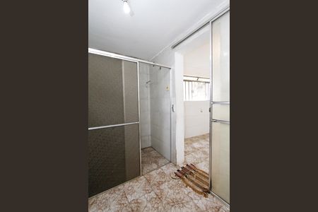 Banheiro de kitnet/studio para alugar com 1 quarto, 28m² em Dom Bosco, Belo Horizonte