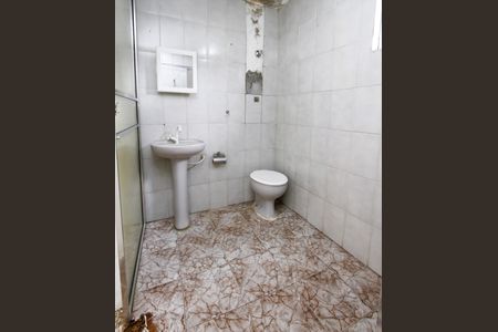 Banheiro de kitnet/studio para alugar com 1 quarto, 28m² em Dom Bosco, Belo Horizonte