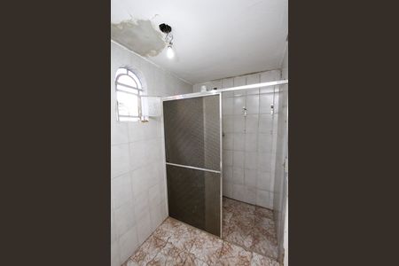 Banheiro de kitnet/studio para alugar com 1 quarto, 28m² em Dom Bosco, Belo Horizonte