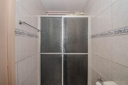 Banheiro de kitnet/studio para alugar com 1 quarto, 32m² em Passo D’areia, Porto Alegre