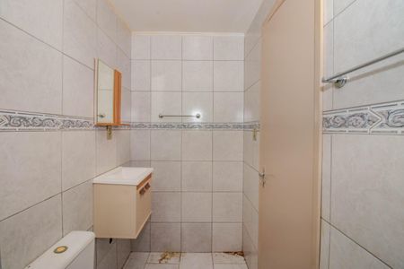 Banheiro de kitnet/studio para alugar com 1 quarto, 32m² em Passo D’areia, Porto Alegre
