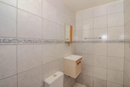 Banheiro de kitnet/studio para alugar com 1 quarto, 32m² em Passo D’areia, Porto Alegre