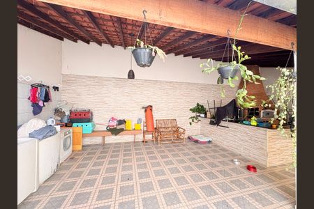 Casa à venda com 248m², 3 quartos e 3 vagasQuintal