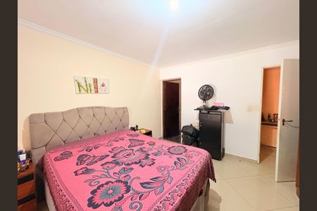 Casa à venda com 248m², 3 quartos e 3 vagasSuíte