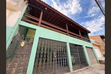 Casa à venda com 248m², 3 quartos e 3 vagasFachada