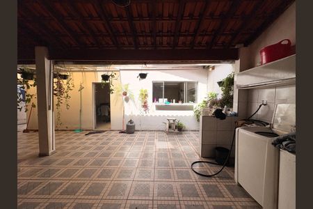 Casa à venda com 248m², 3 quartos e 3 vagasQuintal