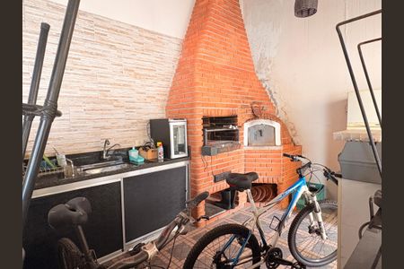 Casa à venda com 248m², 3 quartos e 3 vagasQuintal com Churrasqueira