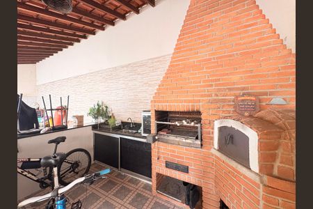 Casa à venda com 248m², 3 quartos e 3 vagasQuintal com Churrasqueira