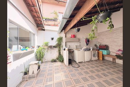 Casa à venda com 248m², 3 quartos e 3 vagasQuintal