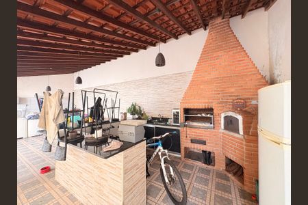 Casa à venda com 248m², 3 quartos e 3 vagasQuintal com Churrasqueira