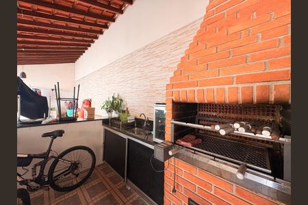 Casa à venda com 248m², 3 quartos e 3 vagasQuintal com Churrasqueira