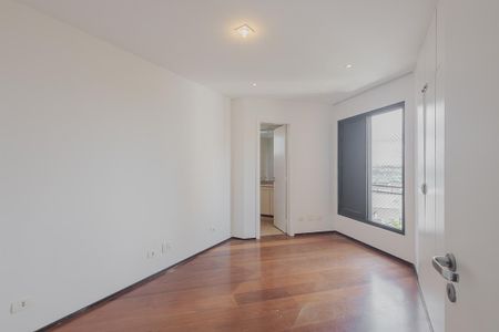 Apartamento para alugar com 645m², 3 quartos e 3 vagasSuíte