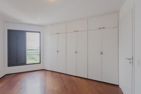 Apartamento para alugar com 645m², 3 quartos e 3 vagasSuíte