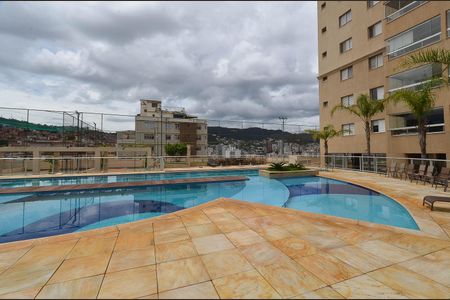 Apartamento à venda com 75m², 2 quartos e 2 vagas Apartamento à venda com 75m², 2 quartos e 2 vagasÁrea comum - Piscina