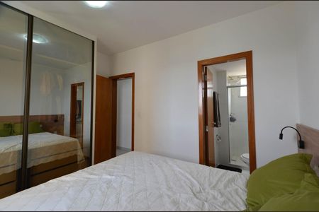 Apartamento à venda com 75m², 2 quartos e 2 vagas Apartamento à venda com 75m², 2 quartos e 2 vagasSuíte