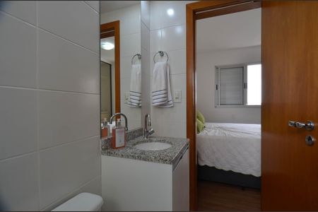 Apartamento à venda com 75m², 2 quartos e 2 vagas Apartamento à venda com 75m², 2 quartos e 2 vagasBanheiro Suíte