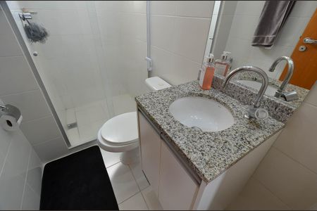 Apartamento à venda com 75m², 2 quartos e 2 vagas Apartamento à venda com 75m², 2 quartos e 2 vagasBanheiro Suíte