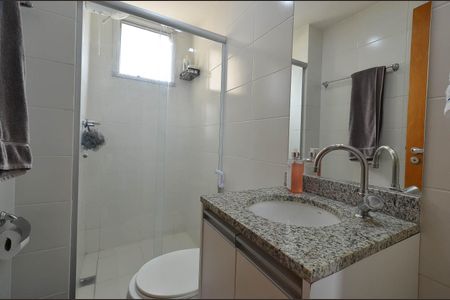 Apartamento à venda com 75m², 2 quartos e 2 vagas Apartamento à venda com 75m², 2 quartos e 2 vagasBanheiro Suíte