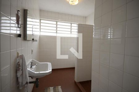 Casa para alugar com 412m², 3 quartos e 4 vagas Casa para alugar com 412m², 3 quartos e 4 vagasBanheiro de Serviço