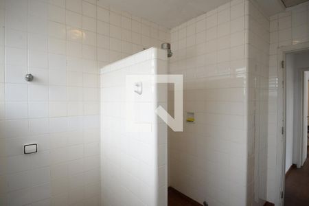 Casa para alugar com 412m², 3 quartos e 4 vagas Casa para alugar com 412m², 3 quartos e 4 vagasBanheiro de Serviço